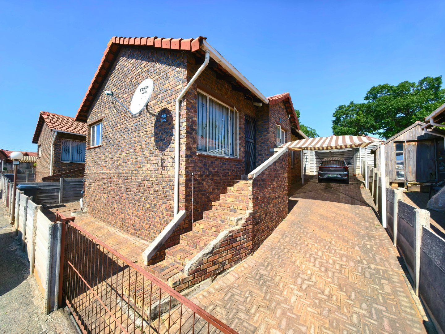 3 Bedroom Simplex in Meredale For Sale