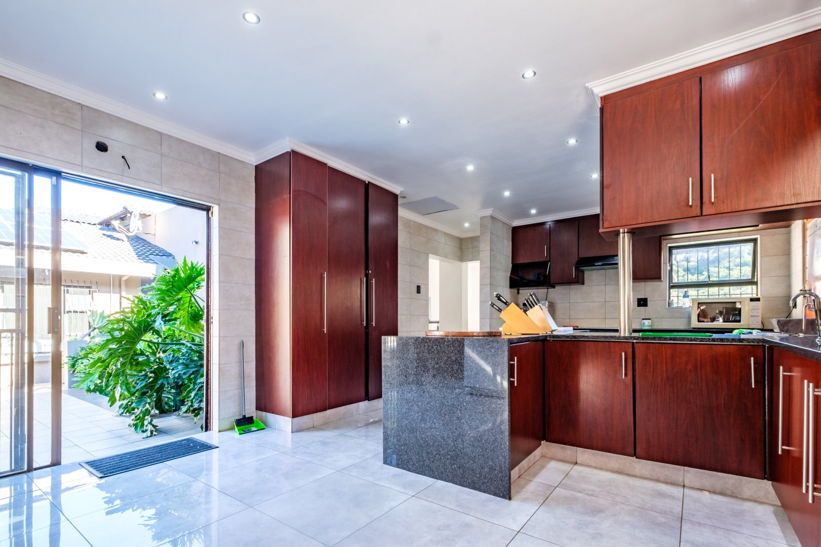 4 Bedroom Home + Flatlet For Sale in Bassonia, foto 20