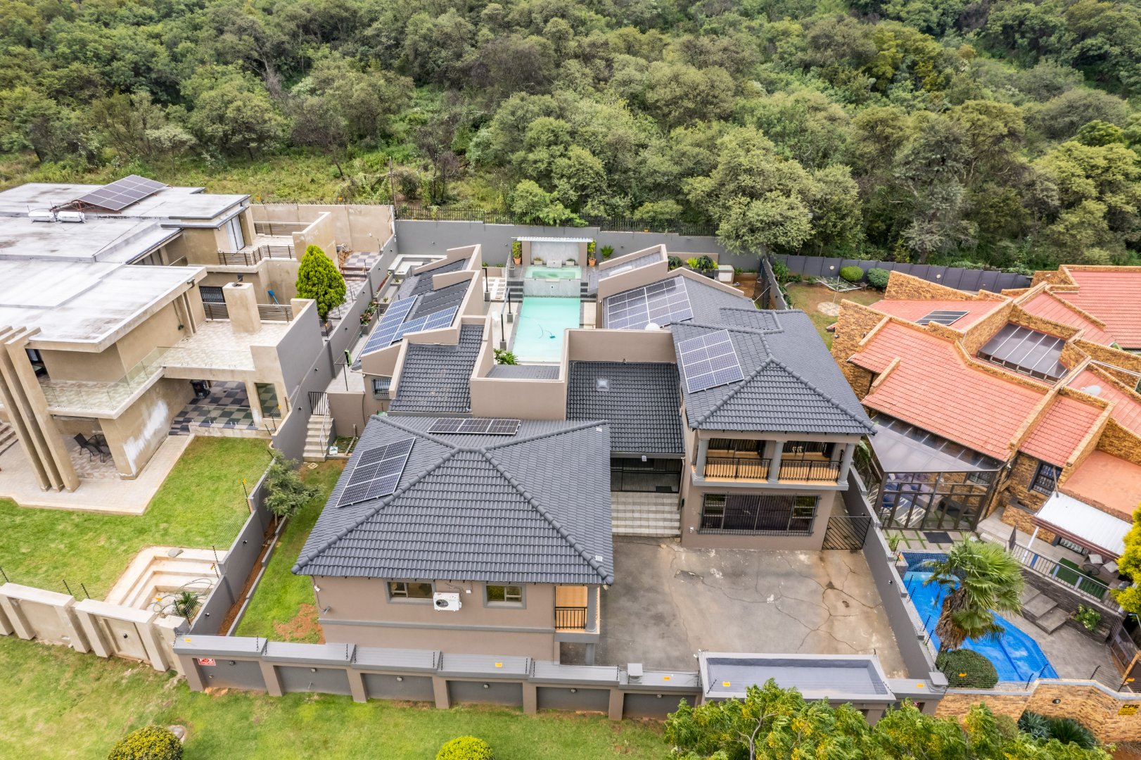 4 Bedroom Home + Flatlet For Sale in Bassonia