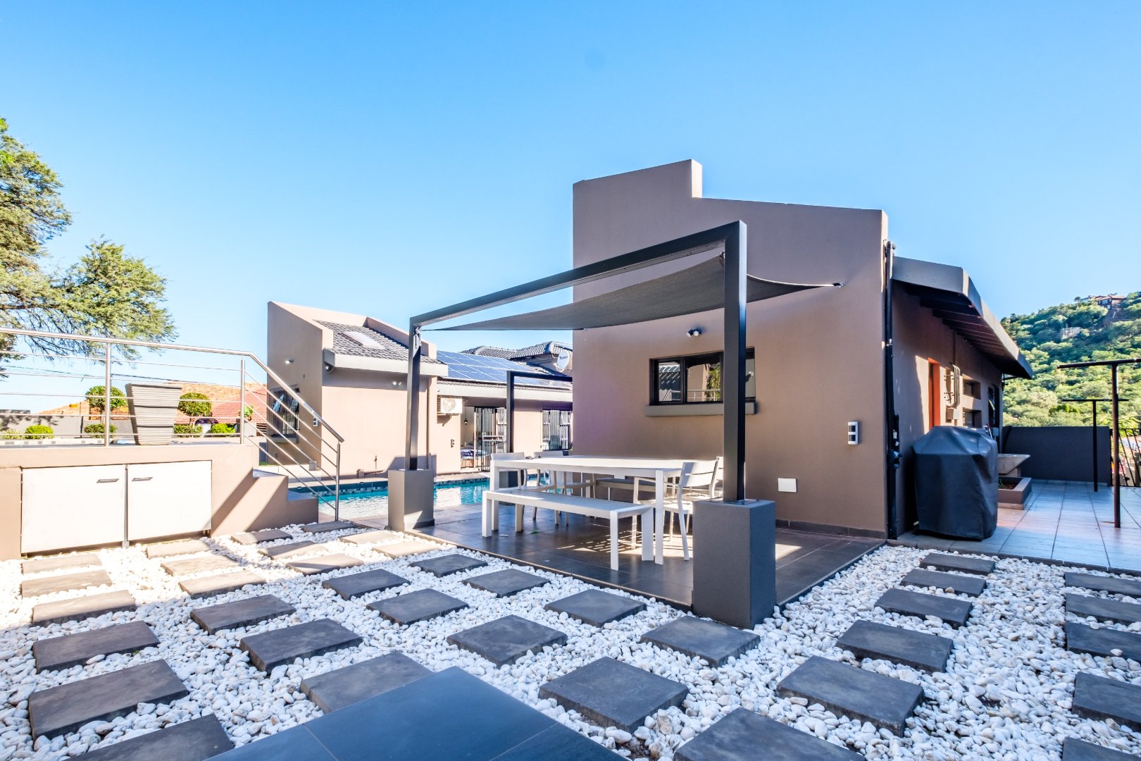 4 Bedroom Home + Flatlet For Sale in Bassonia, foto 9