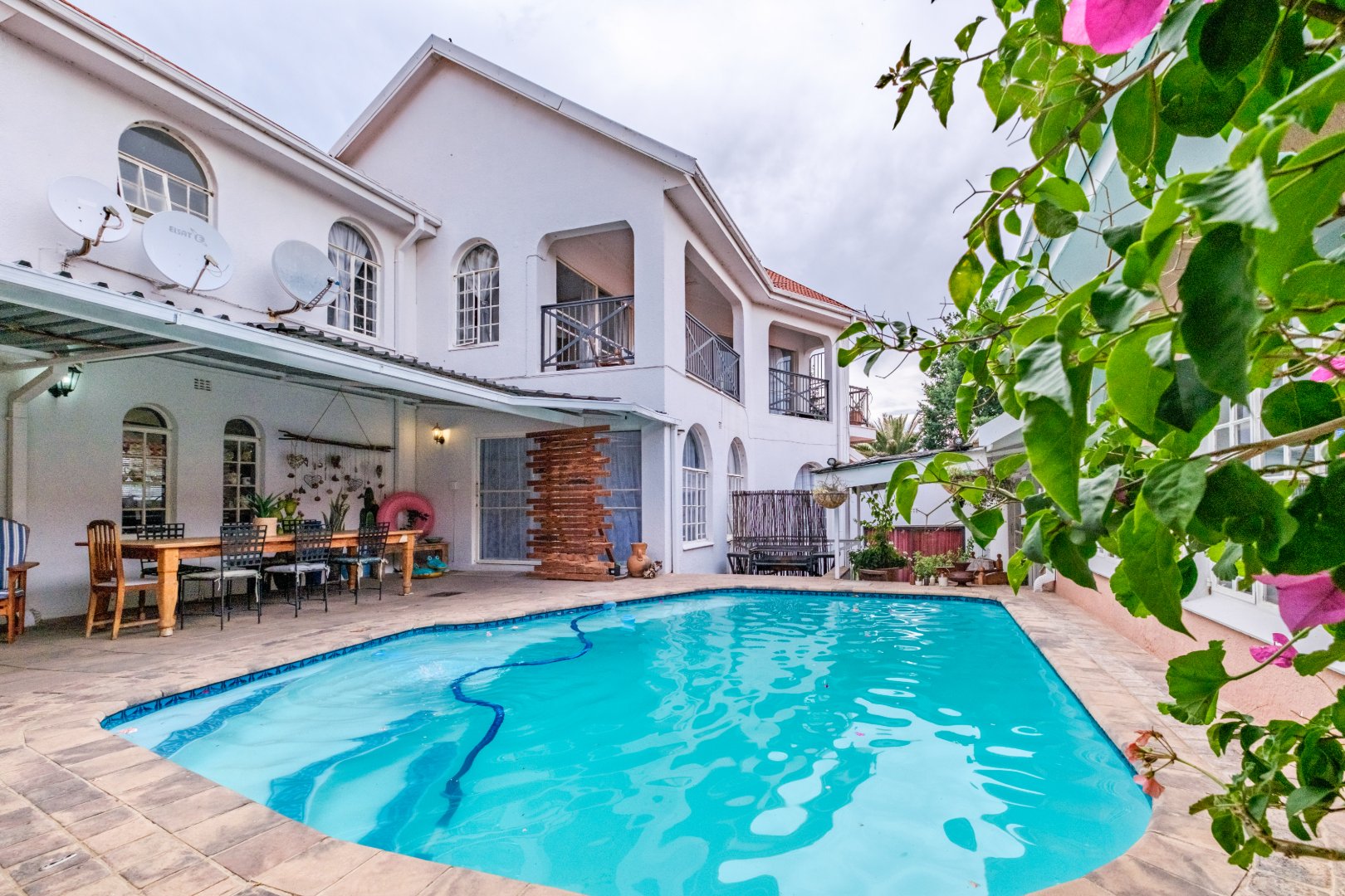 8 Bedroom House Plus Cottage in Parys